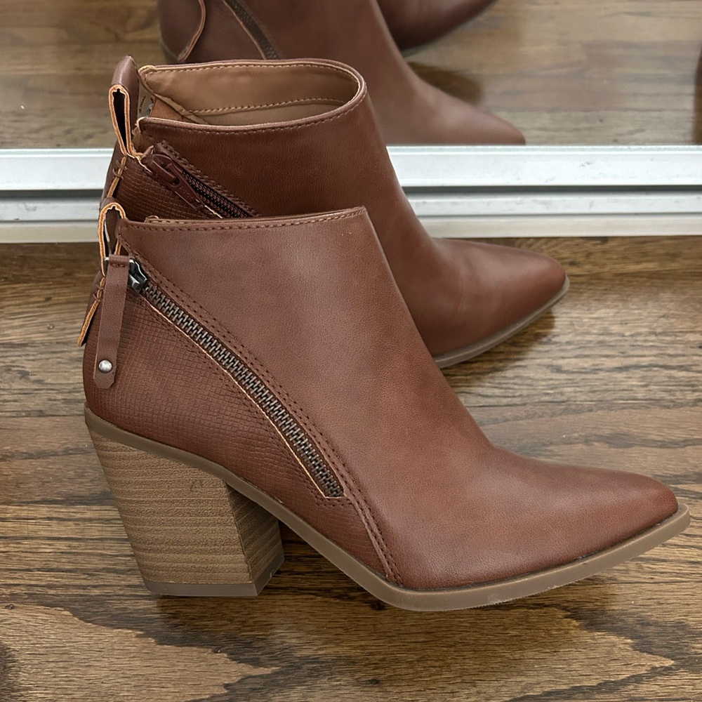 Universal thread double zip bootie 7